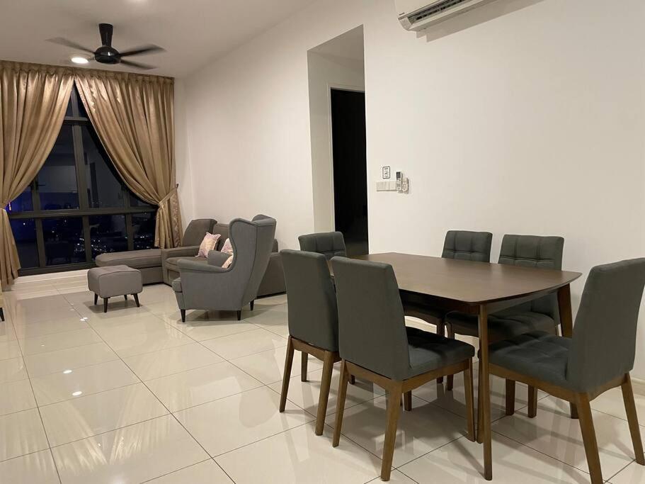 Apartemen Newly Furnished Wifi 5pax @ Setia Sky 88 By Micasa